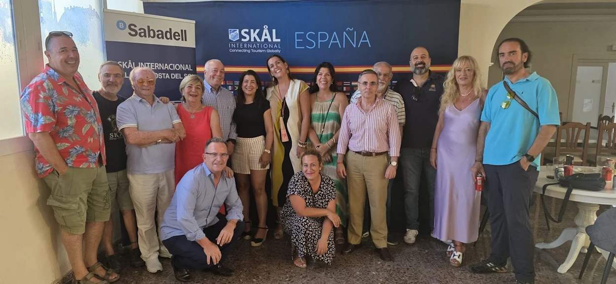 Socios de Skål International España durante un encuentro profesional
