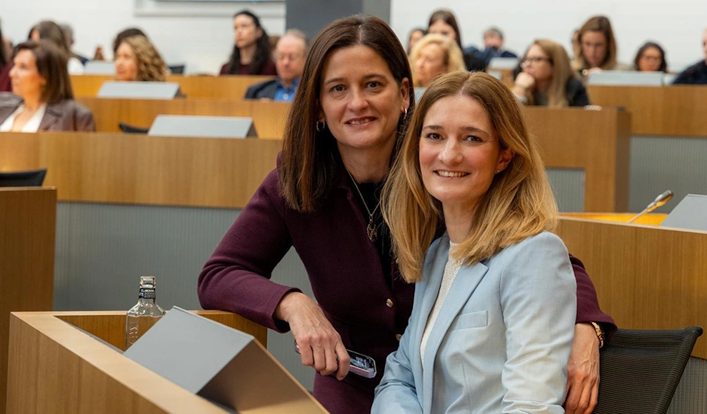 Teresa García y Mercedes Tejero durante un encuentro de ASEET