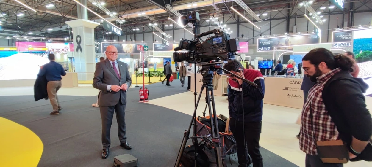 Santiago Vallejo durante una intervención para televisión en FITUR