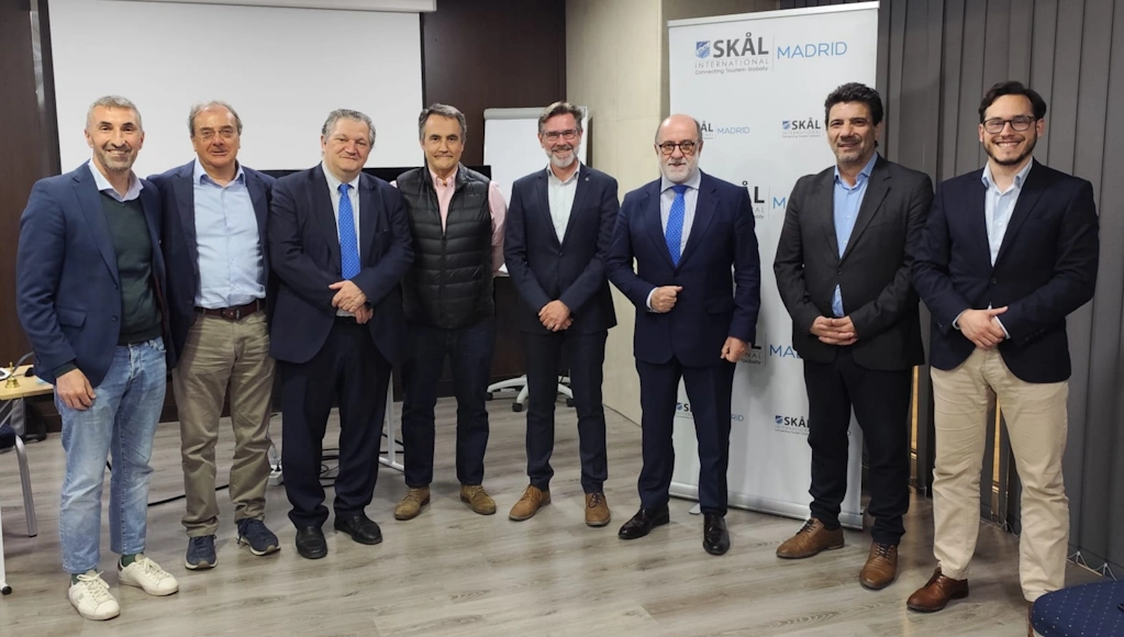 Frank Babinger junto a la Junta Directiva de Skål Madrid