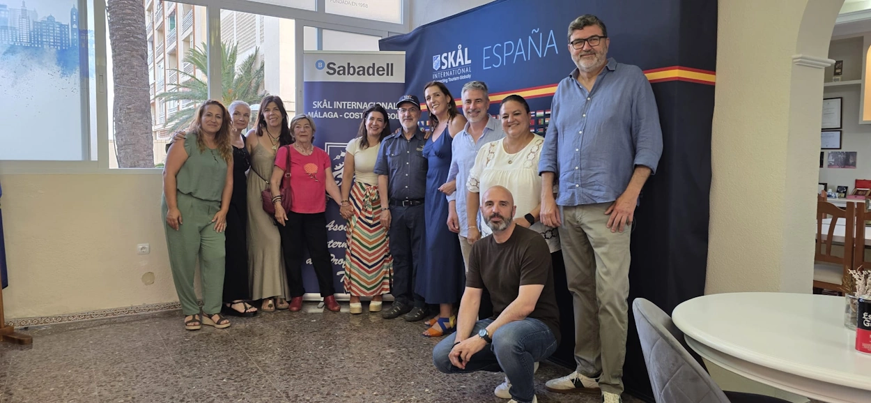 Juan José Oliván en un encuentro de Skål Málaga-Costa del Sol junto a otros profesionales del turismo.