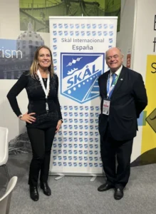 Paola Pinilla en el estand de Skål durante FITUR