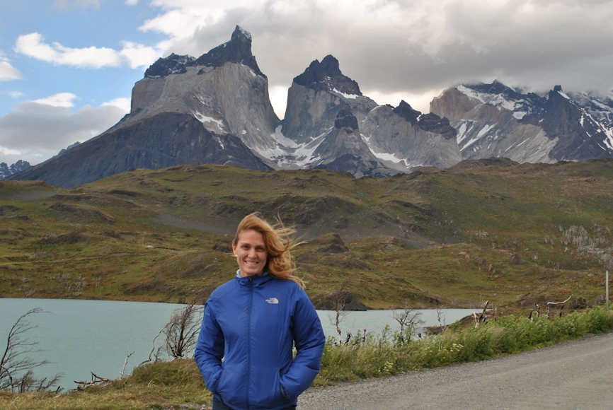 Paola Pinilla en el parque nacional Torres del Paine en Chile