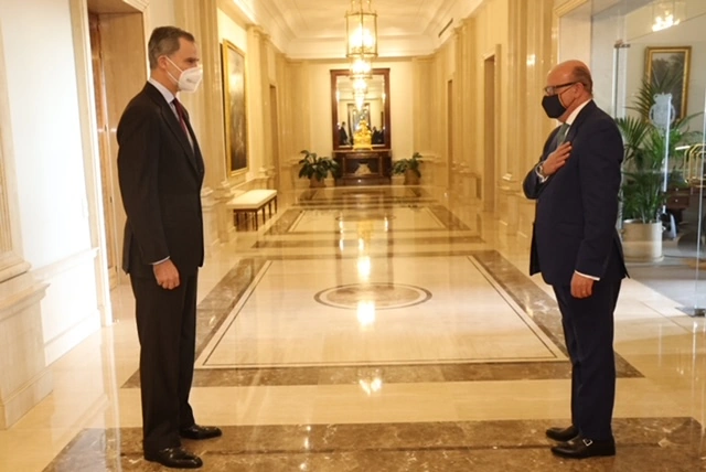 Santiago Vallejo saluda al rey Felipe VI
