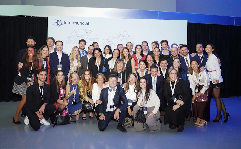 Equipo de InterMundial durante un encuentro profesional