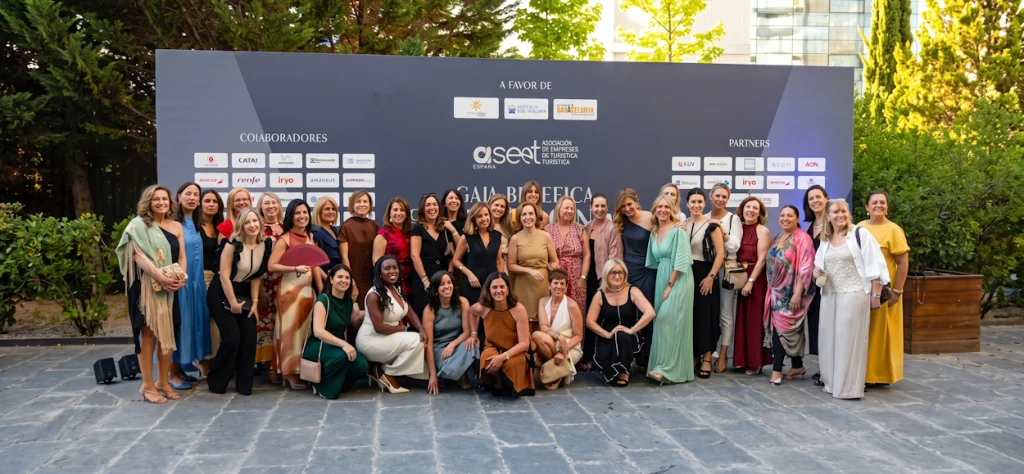 Ejecutivas de ASEET durante la Gala Benéfica Efecto Mariposa