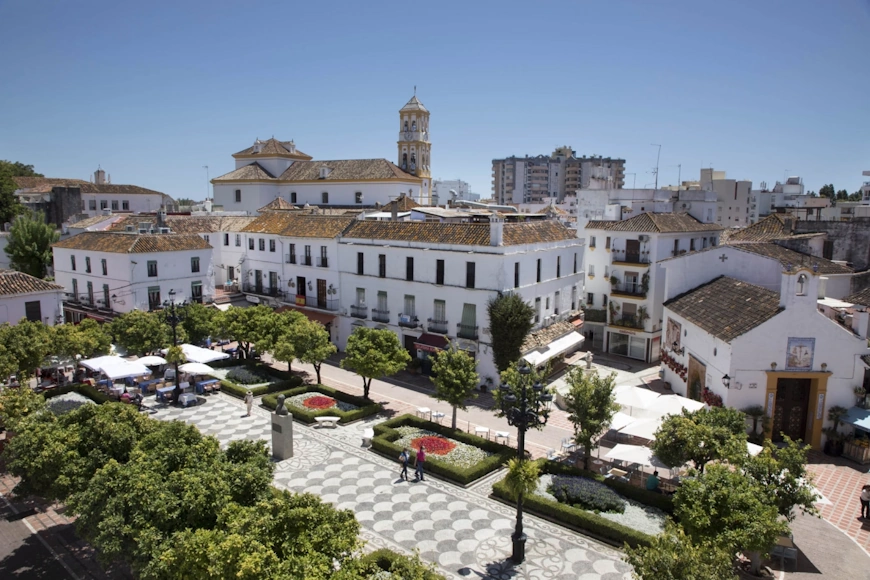 Plaza de los Naranjos en el casco histórico de Marbella